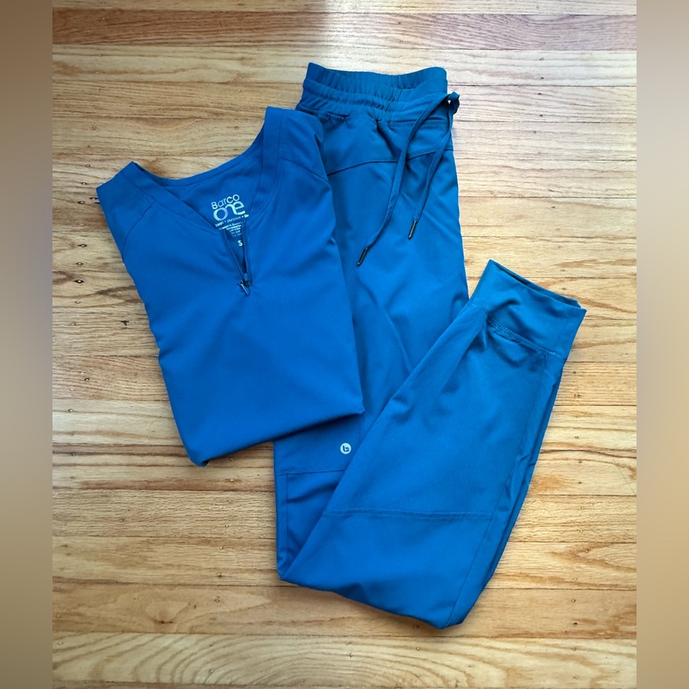 Barco zipper top & jogger scrub set